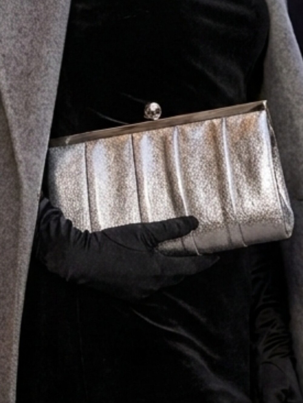 Fioni Night Metallic Silver Pleated Evening Clutch NWOT 8"×4.5"